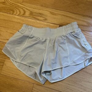 Lululemon Hotty Hot Low-Rise Lined Short 2.5"